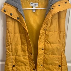 Arizona puffer vest with hood. Size medium